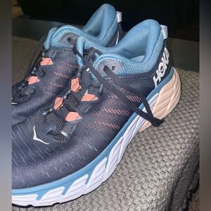HOKA Women’s Size 9 Bondi 5